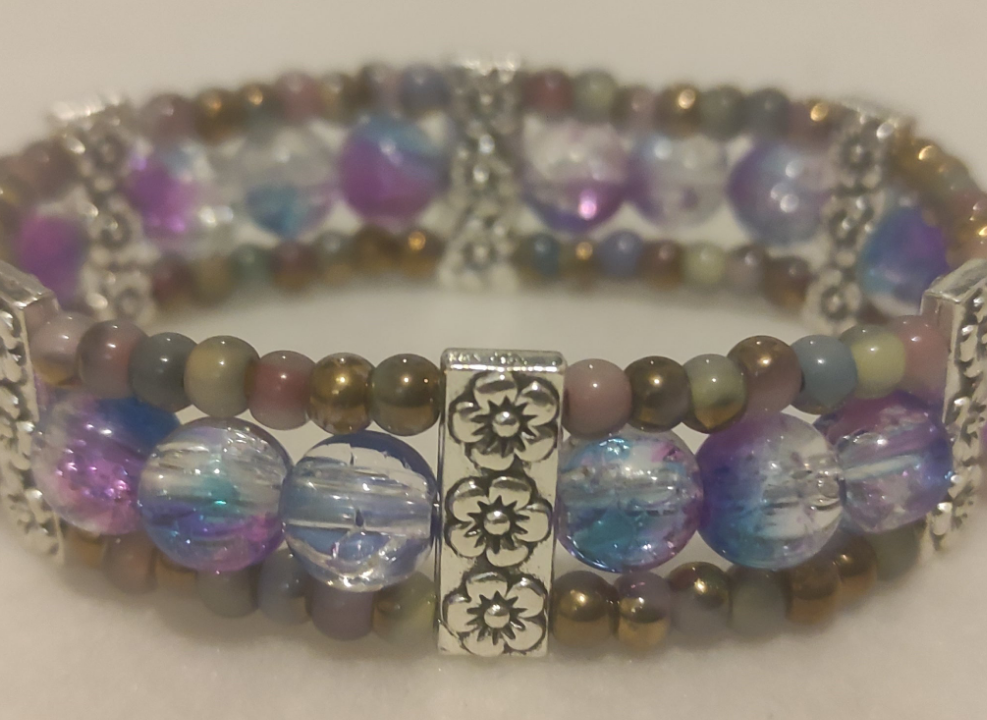 Bracelet en métal et perles de verre couleur galaxie