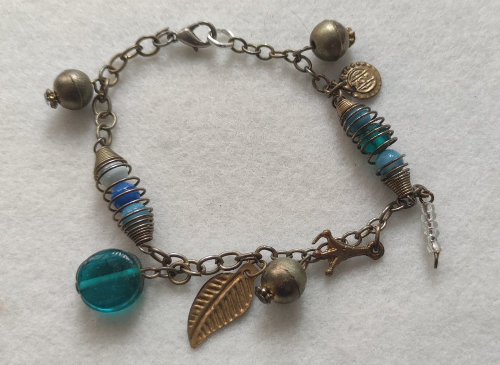 Bracelet en métal et perles en  verre