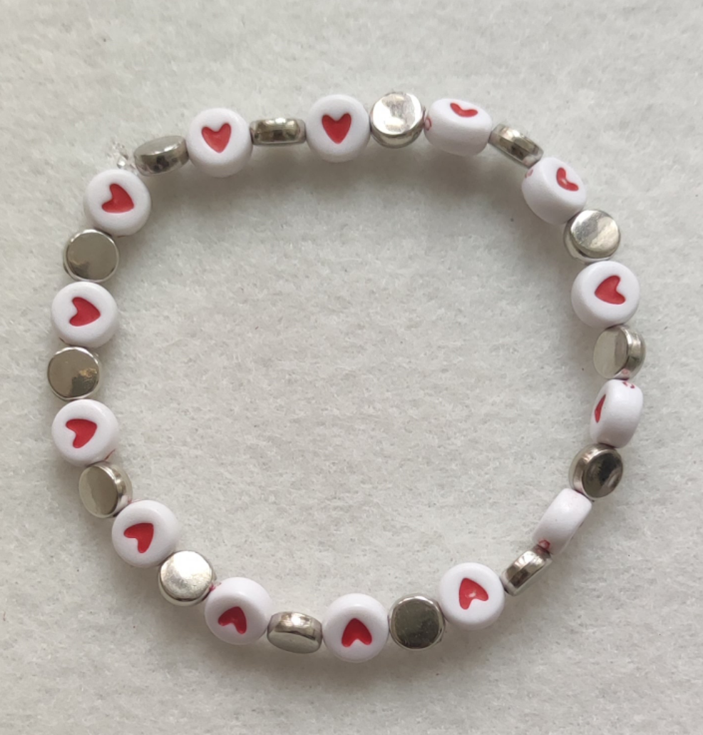 Bracelet en perles motif coeur ❤️