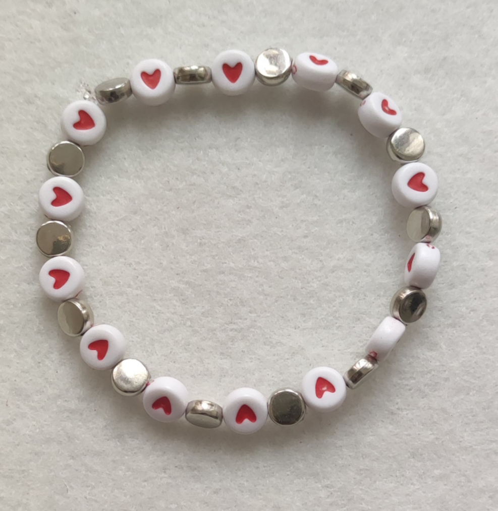 Bracelet en perles motif coeur ❤️