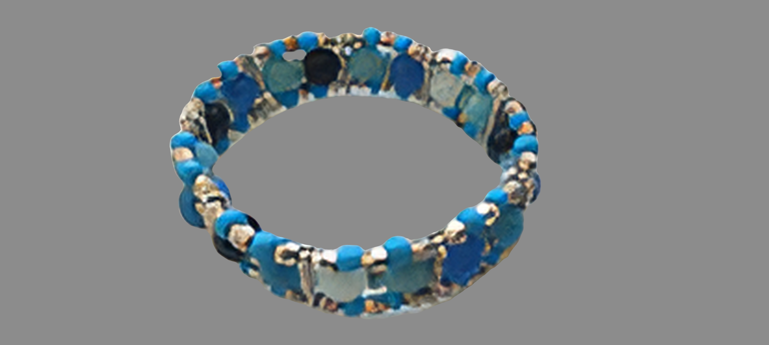 Bracelet en métal et perles de verre