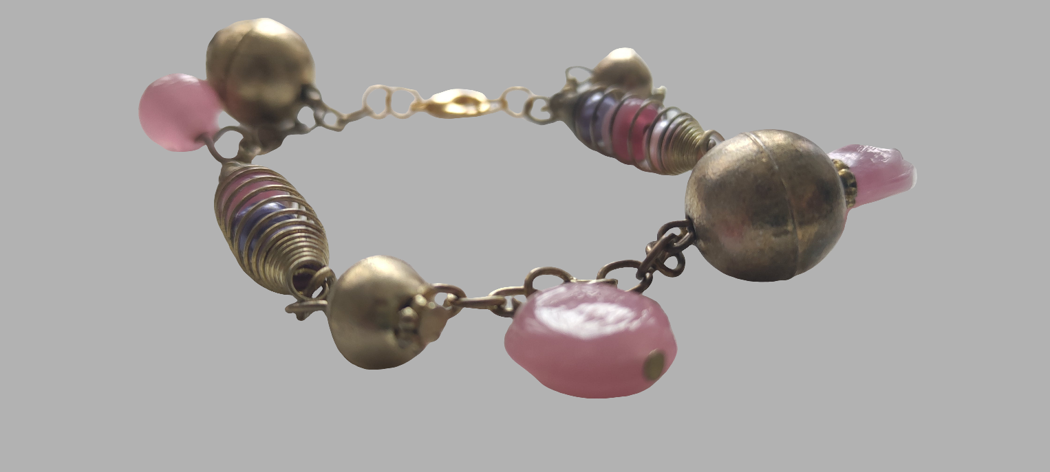 Bracelet en métal et perles rose