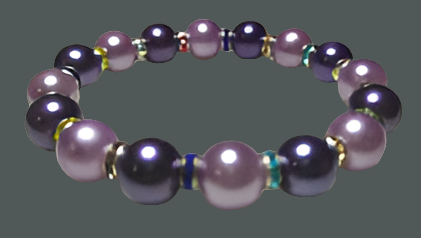Bracelet en perles de verre violet avec des perles d'espacement de couleurs
