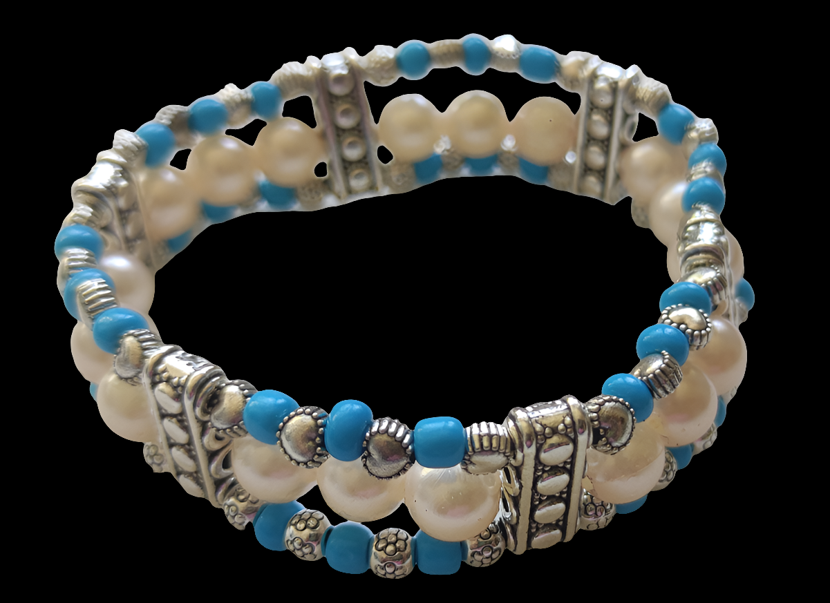 Bracelet en métal et perles blanches