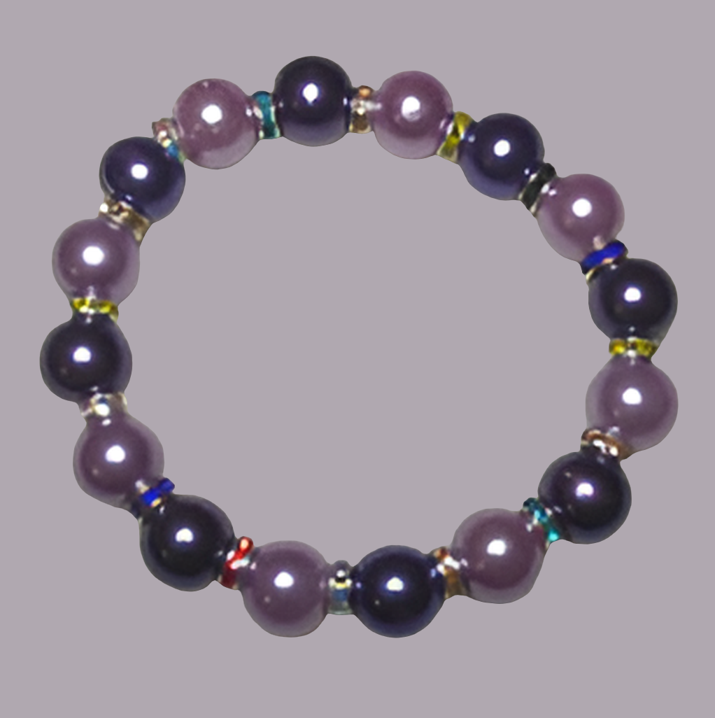 Bracelet en perles de verre violet avec des perles d'espacement de couleurs