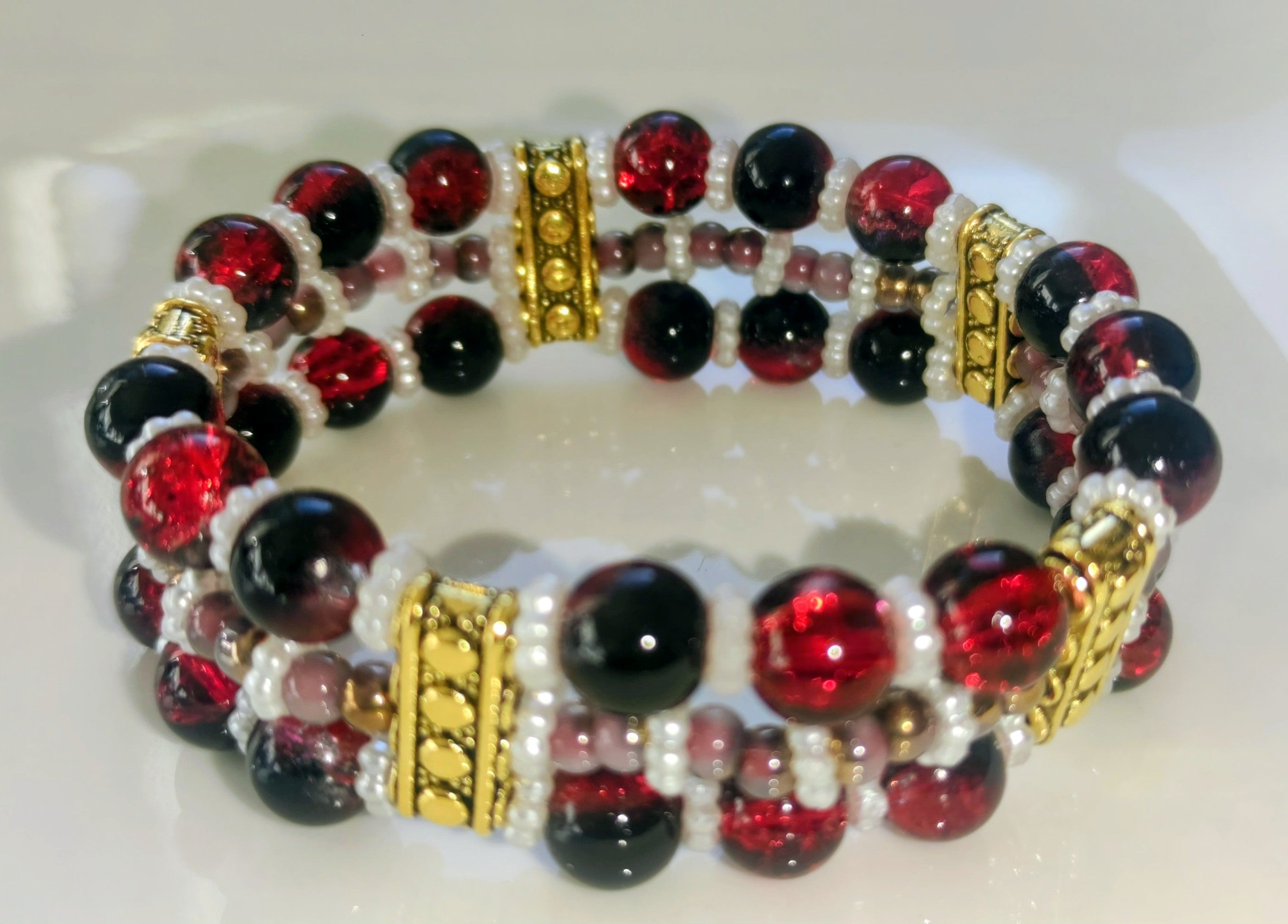 Bracelet en perles de verre rouge et noir