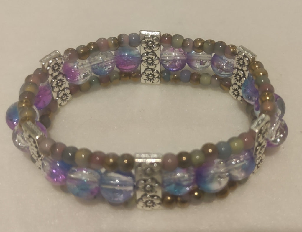 Bracelet en métal et perles de verre couleur galaxie