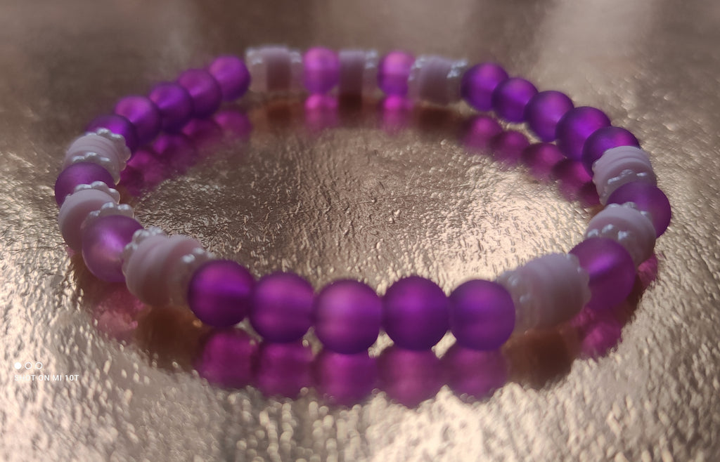 Bracelet en perles de verre violet avec perles d'espacement rose