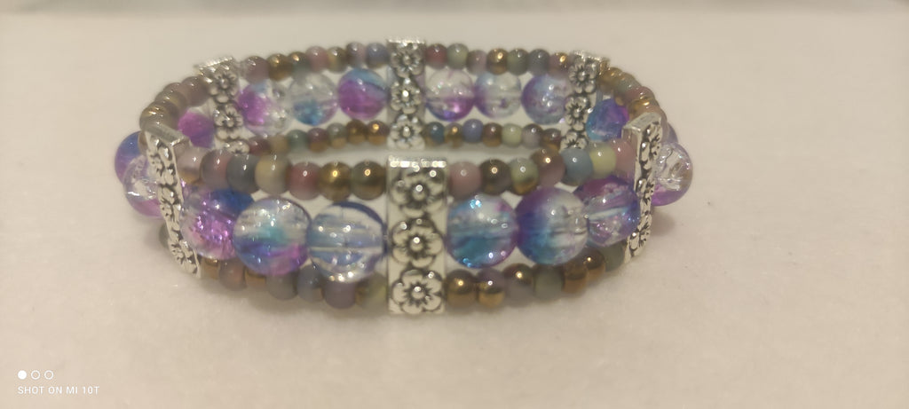 Bracelet en métal et perles de verre couleur galaxie