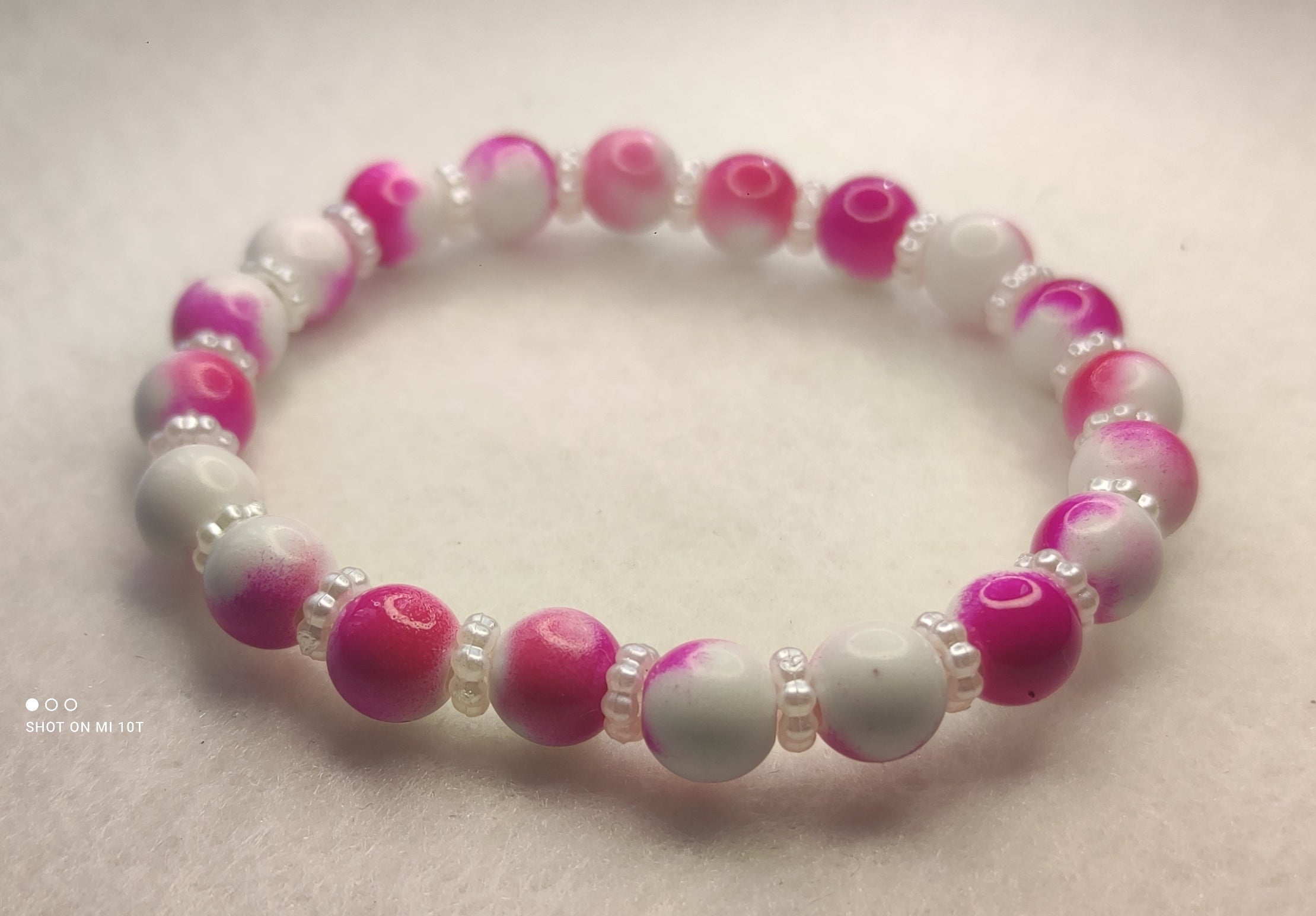 Bracelet en perles avec perles d'espacement blanc