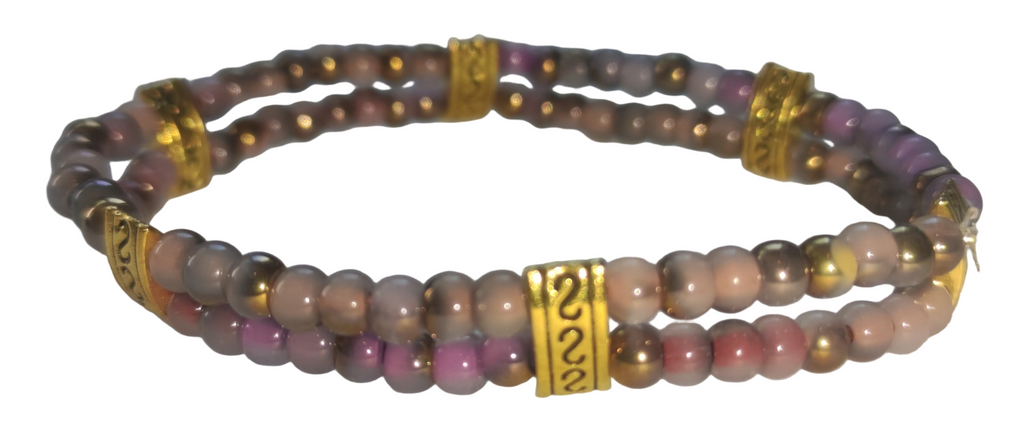 Bracelet en perles de verre rose doré avec écarteur en métal