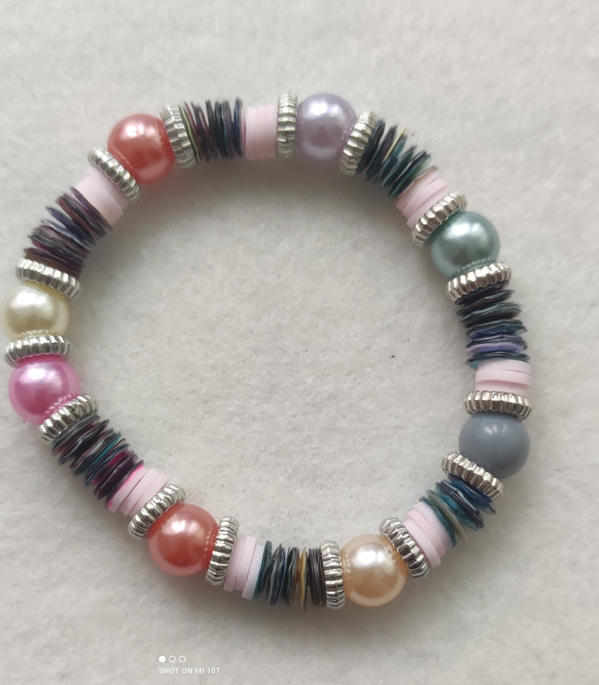 Bracelet en perles et Séguin