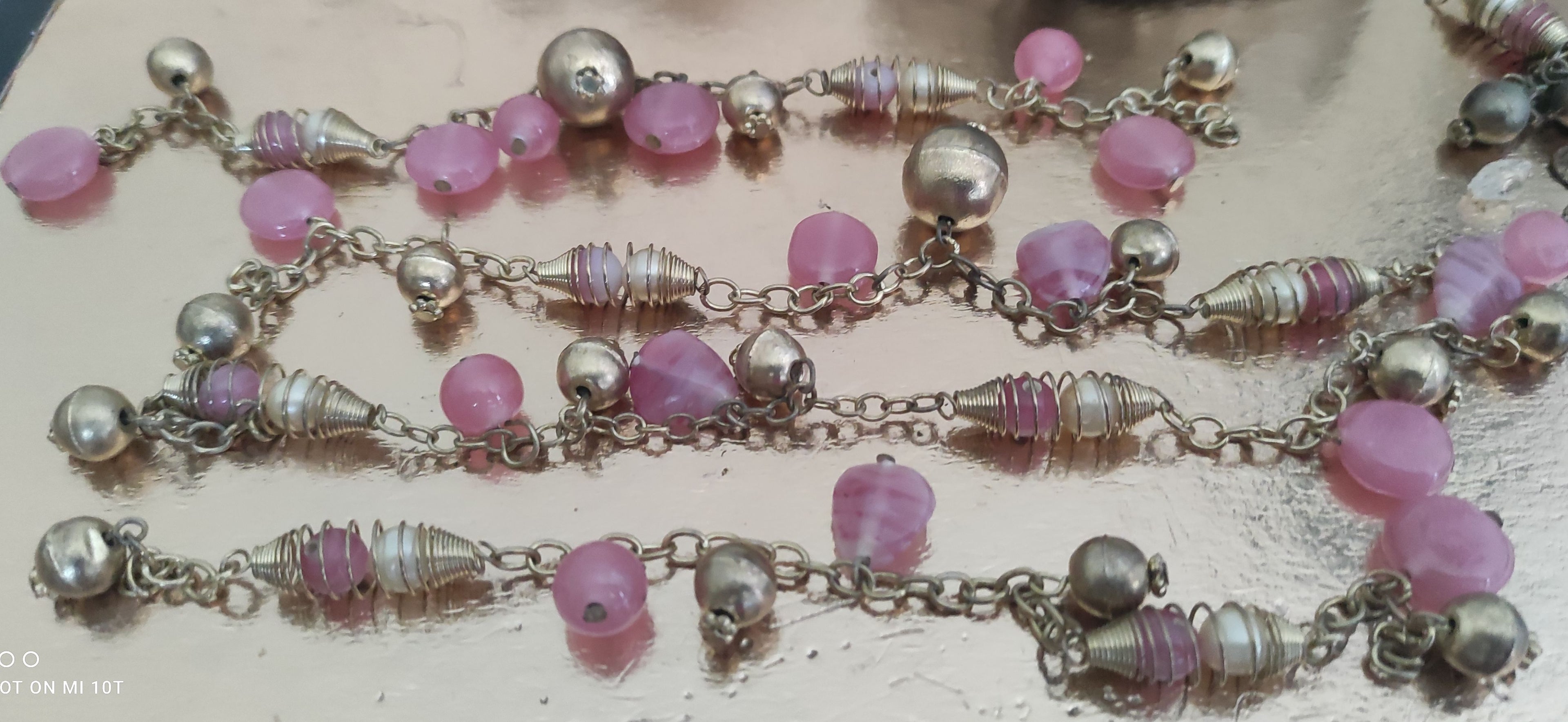 Bracelet en métal et perles rose